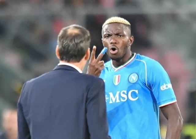 1703383768373036768.jpg La-grosse-colere-de-Victor-Osimhen-contre-son-entraineur-Rudi-Garcia-lors-du-match-Bologne-Naples-1713375.jpg
