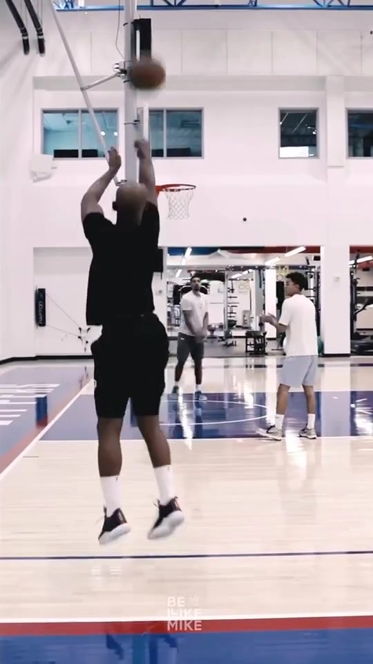 乐鱼-哦🧐？保罗晒出三分训练视频并@湖人主帅雷迪克 20次出手全中！