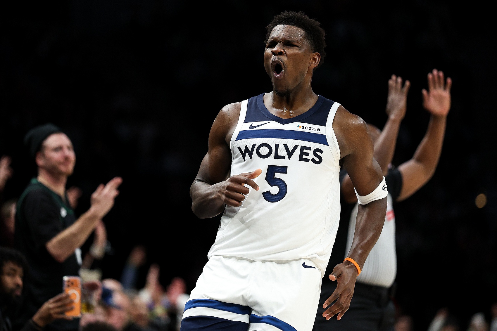 Leyu-没人能对得上！爱德华兹22中13狂轰42分8板5助 罚球12中12